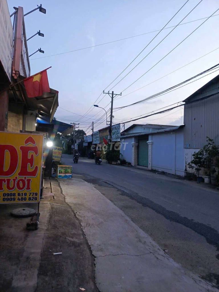 Let's rent a four-by-four-four-story cash out of the empty Vĩnh Lộc A