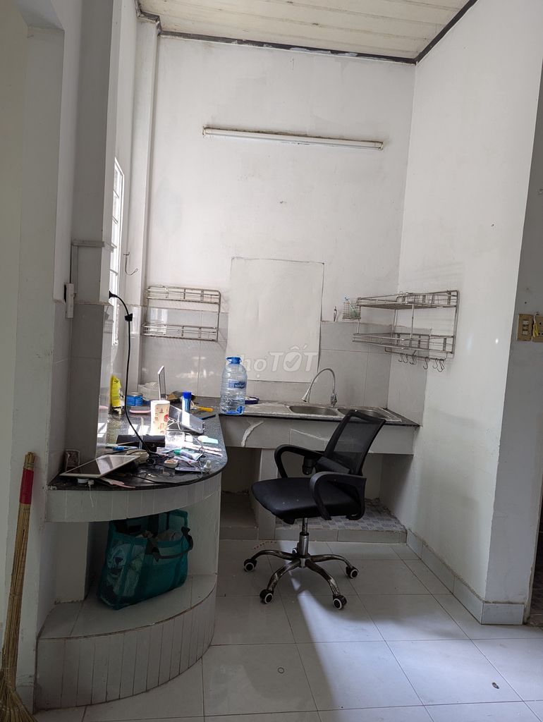 Rent the original house - private route - near the school -metro–the hospital