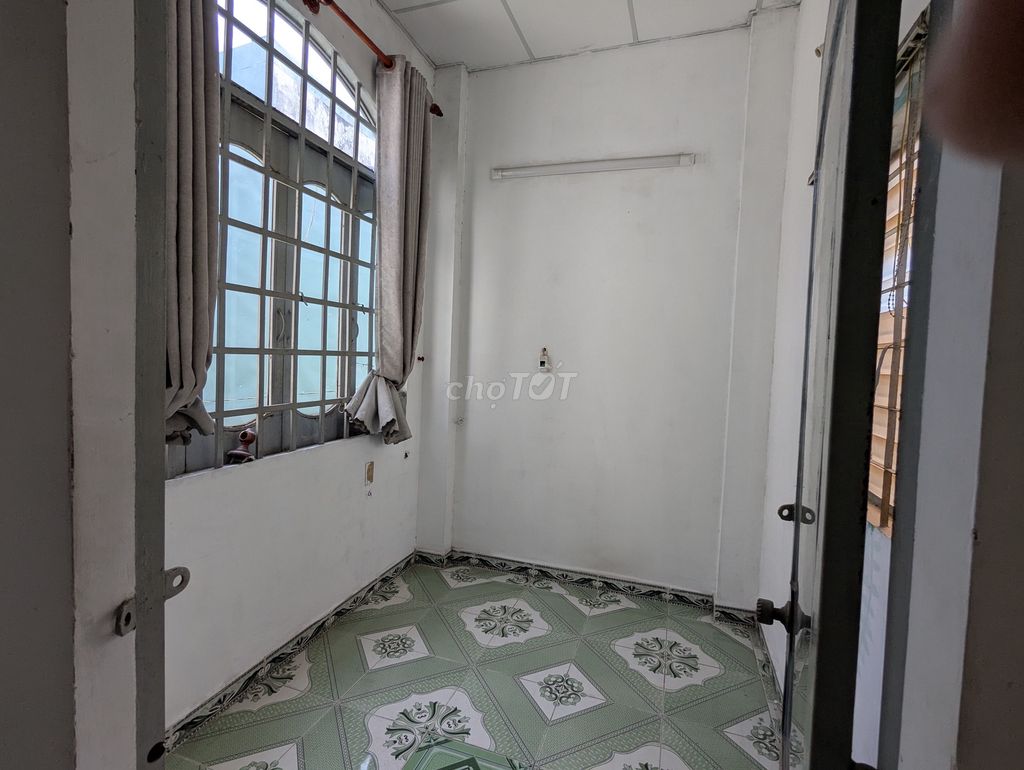 Rent the original house - private route - near the school -metro–the hospital