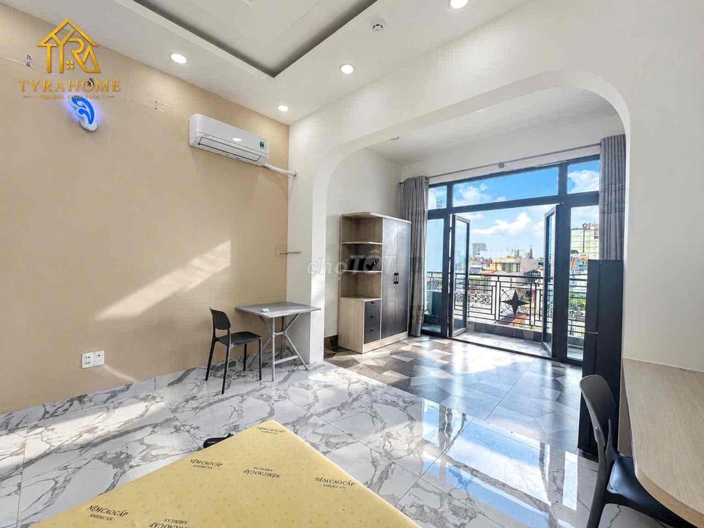 Nguyễn Kiệm cool balcony studio, Phú Nhuận
