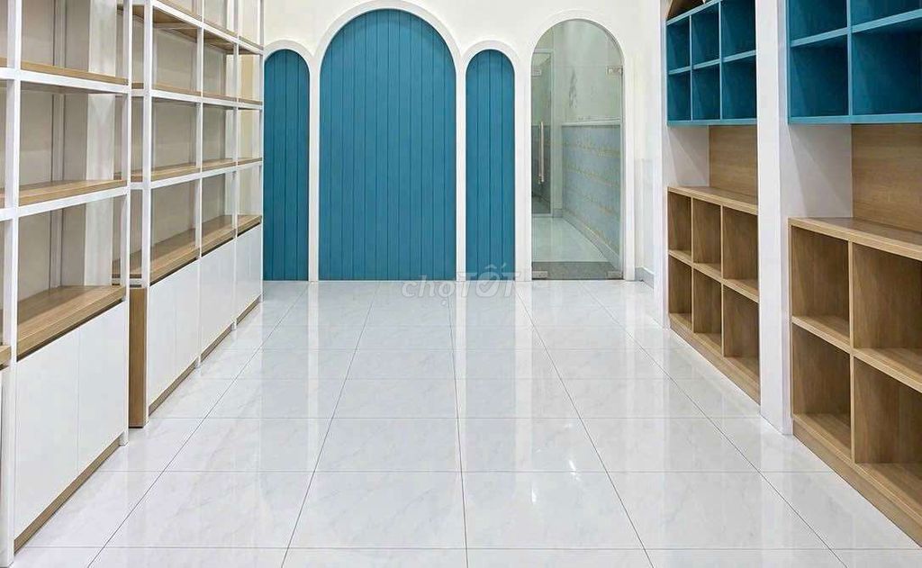 4 x 18 meters, 3 floors, 6 bedroom 4 toilets, 24 million