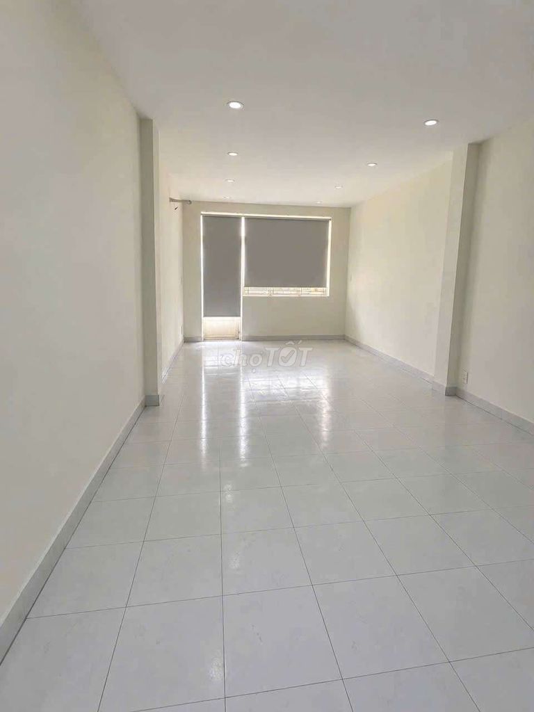 4 x 18 meters, 3 floors, 6 bedroom 4 toilets, 24 million