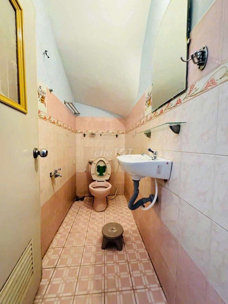 Rent the original house-- Nhiêu Tứ, Phú Nhuận.