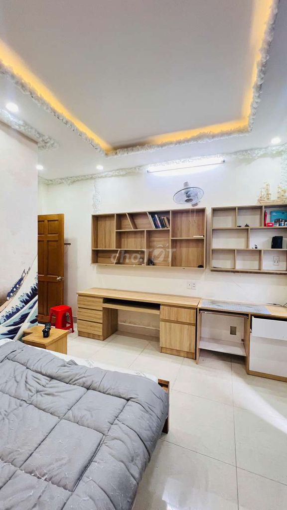 Rent a four-priced four-room apartments.
