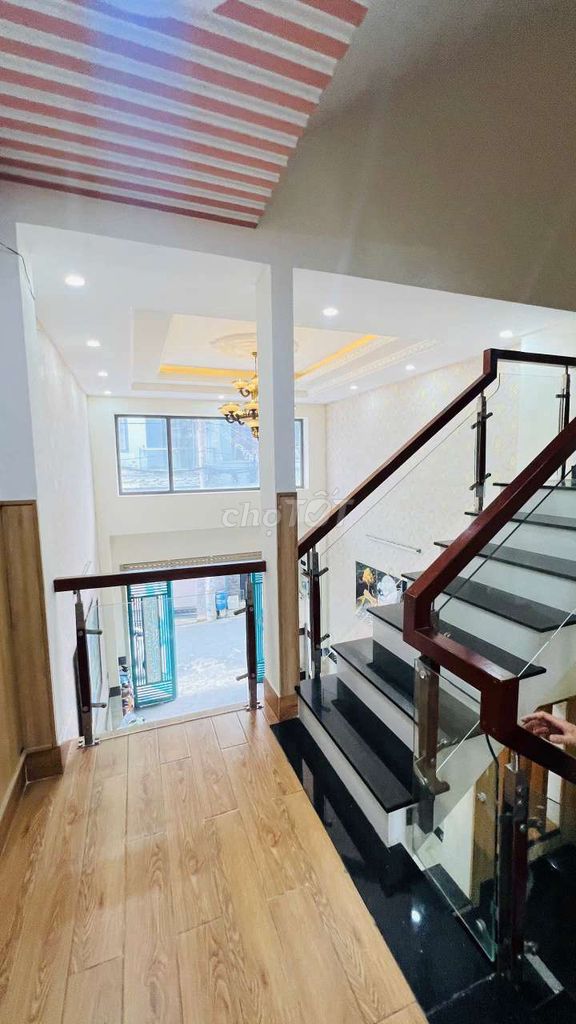 Rent a four-priced four-room apartments.