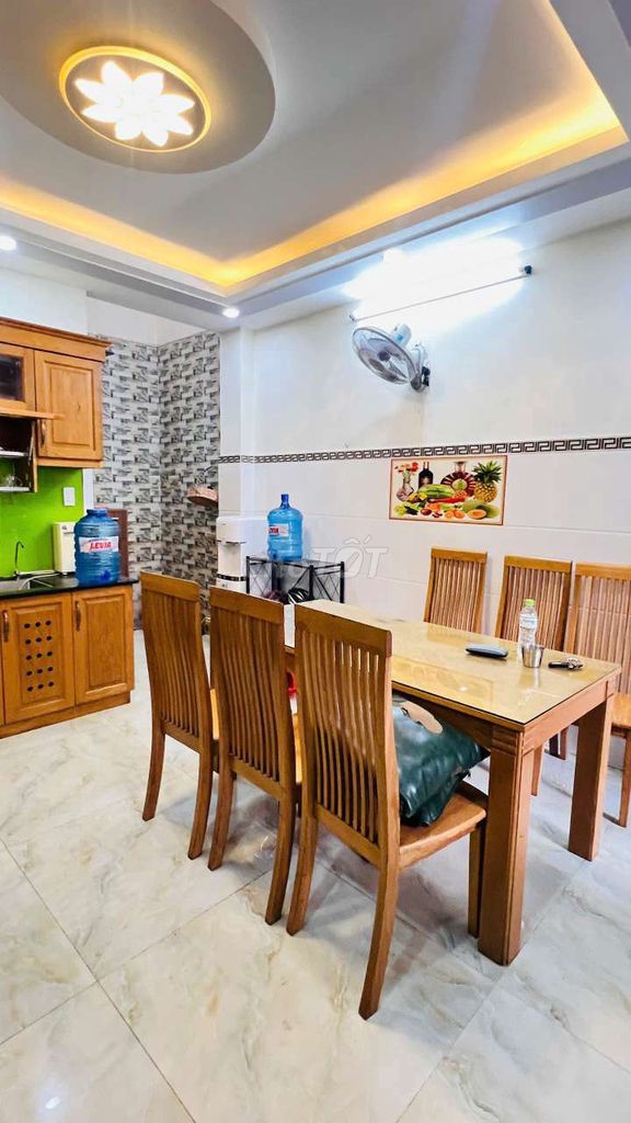 Rent a four-priced four-room apartments.