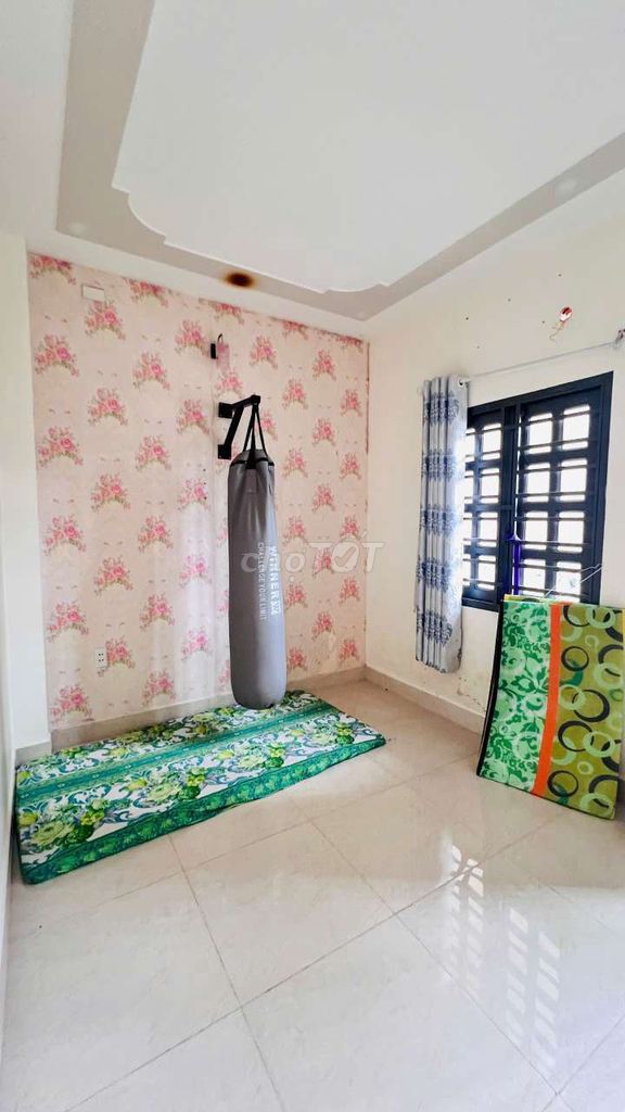 Rent a four-priced four-room apartments.
