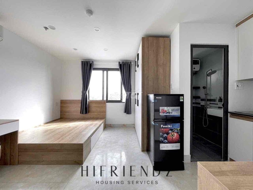 Hire Studio Full Seven, private washing machine near the Four Four Four Four Fourths.