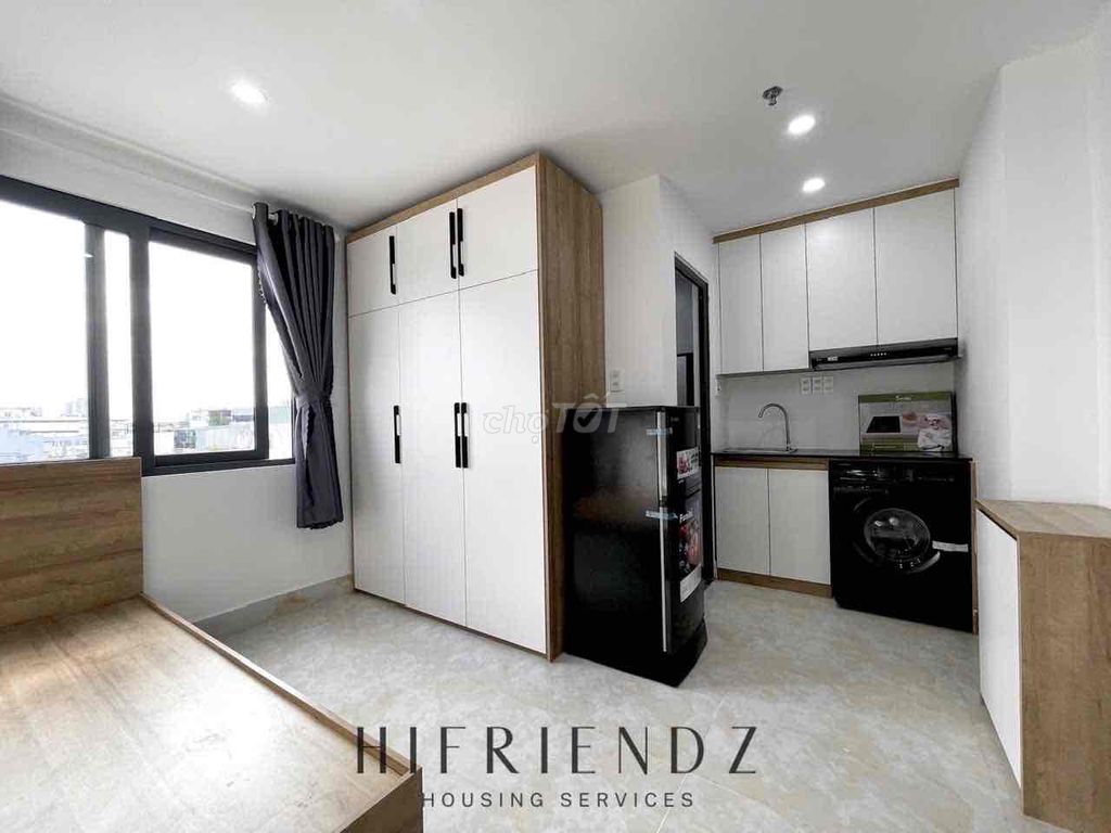 Hire Studio Full Seven, private washing machine near the Four Four Four Four Fourths.