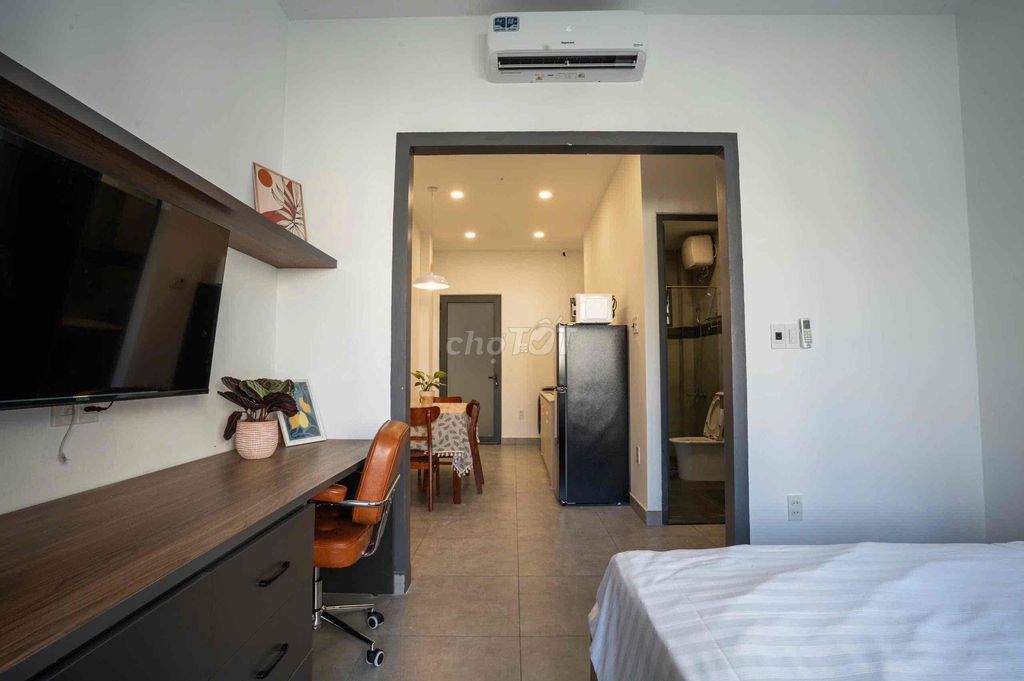 apartment full of furniture right in the eighth court park, the monsignor, isb