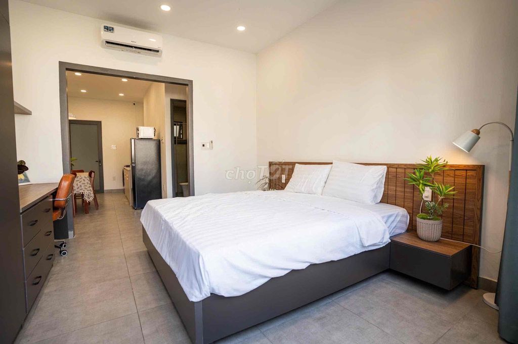 apartment full of furniture right in the eighth court park, the monsignor, isb