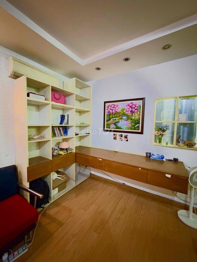 We'll have two bedrooms. Two Tân Phú toilets.
