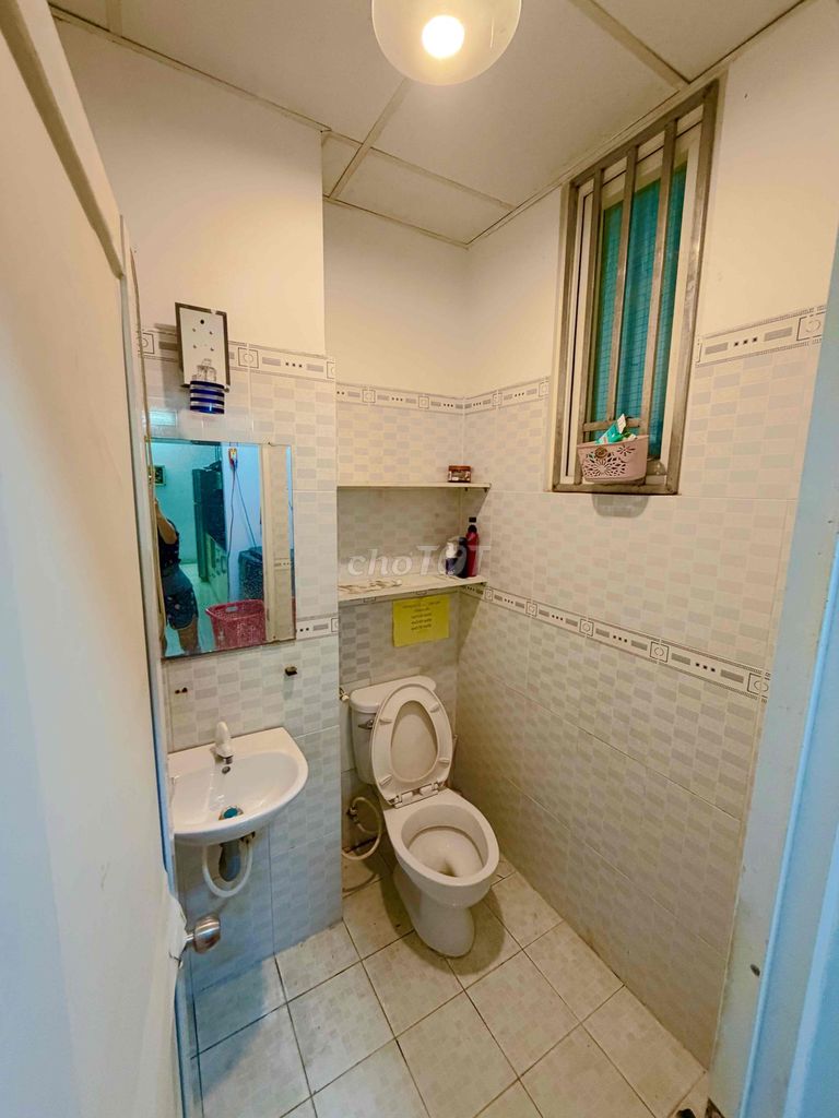 We'll have two bedrooms. Two Tân Phú toilets.