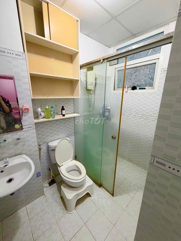 We'll have two bedrooms. Two Tân Phú toilets.