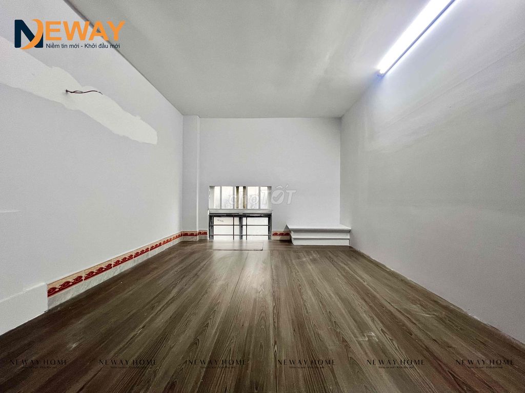 Cheap room, sky windows / 1 Clean, safe, safe