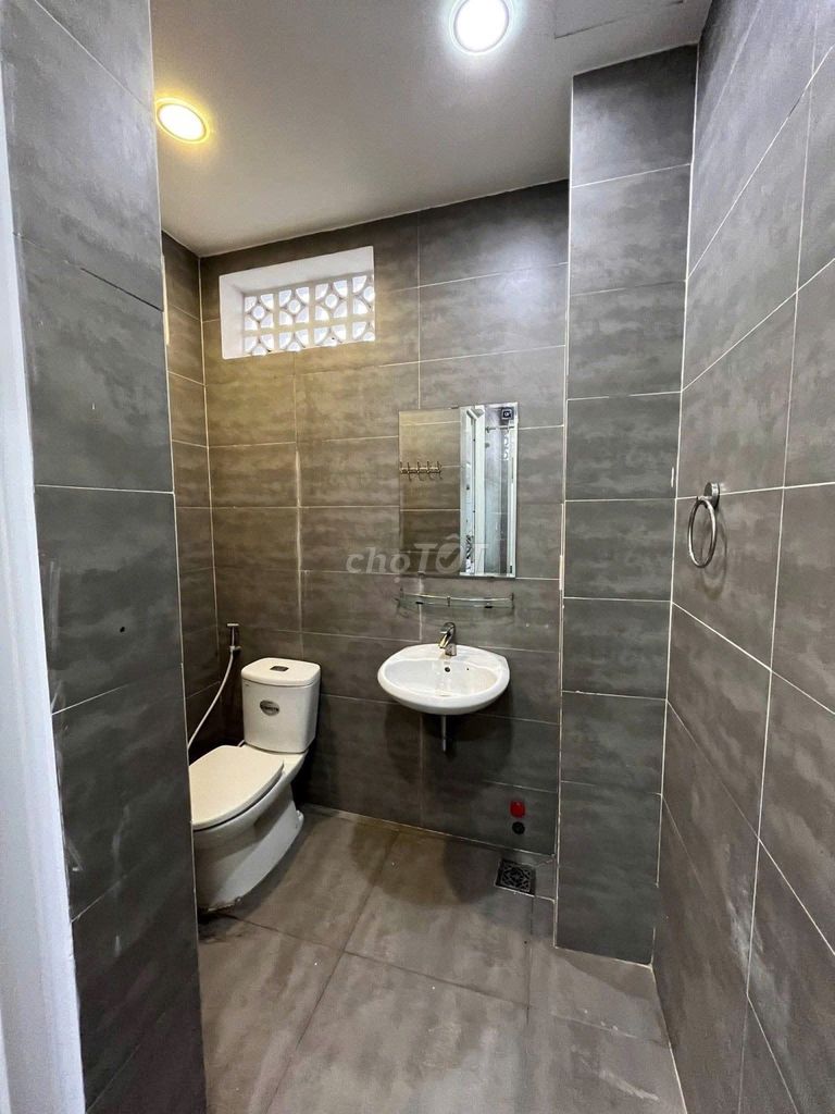 Private dorm. Phú Nhuận sack of toilet water.