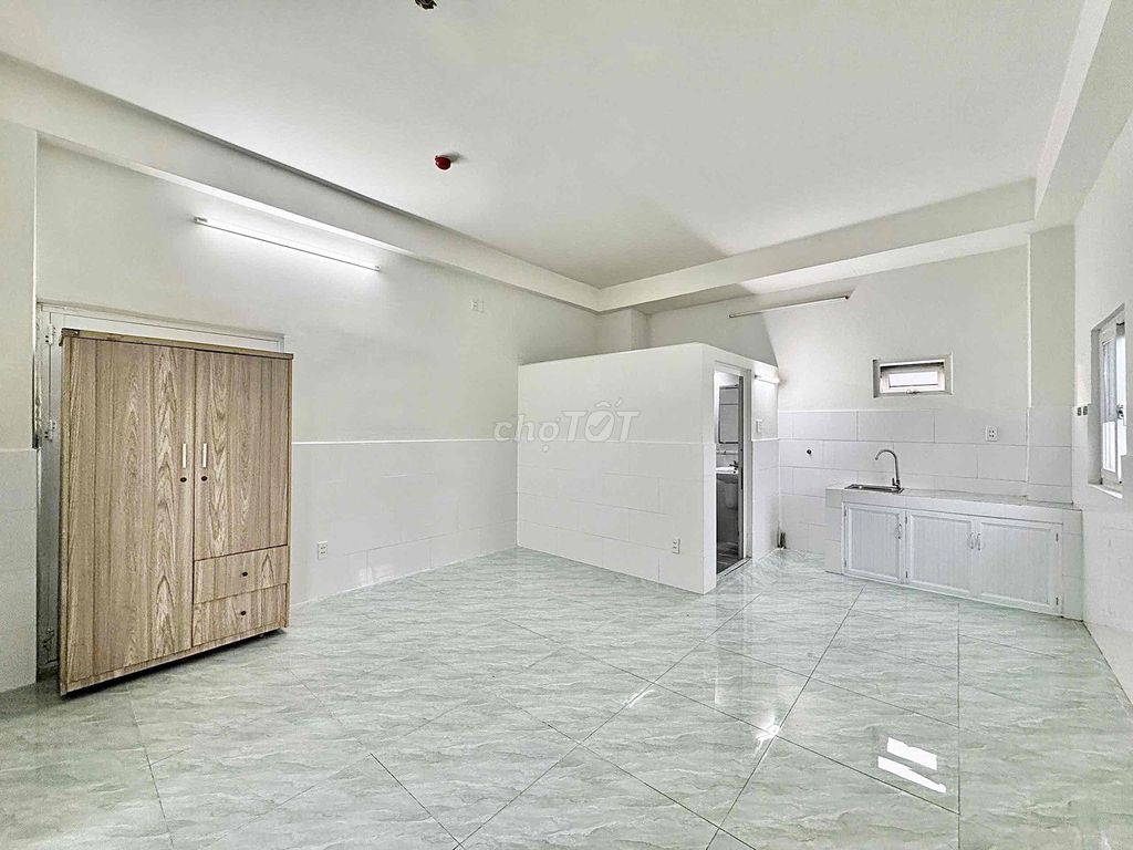 Rent a sky windowsroom which recognizes the Lê Đức Thọ tram