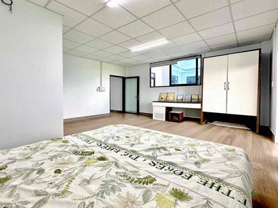 The new apartment is 100% near District 8– The balcony - pet pet pet