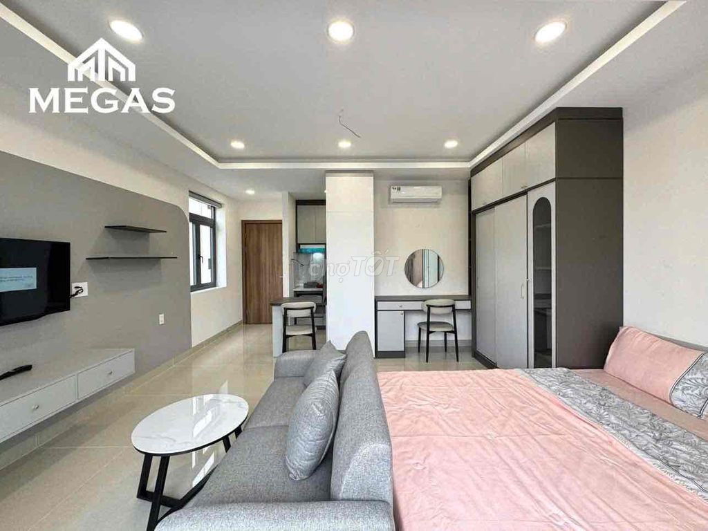 The new building room has a band on Lê Văn Sỹ-Phú Nhuận.
