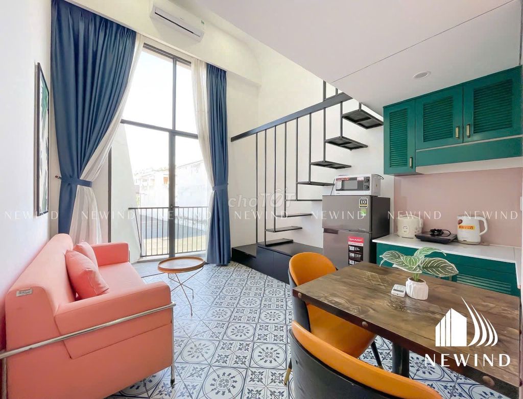 The balcony room in District 7 is 7.Xtr