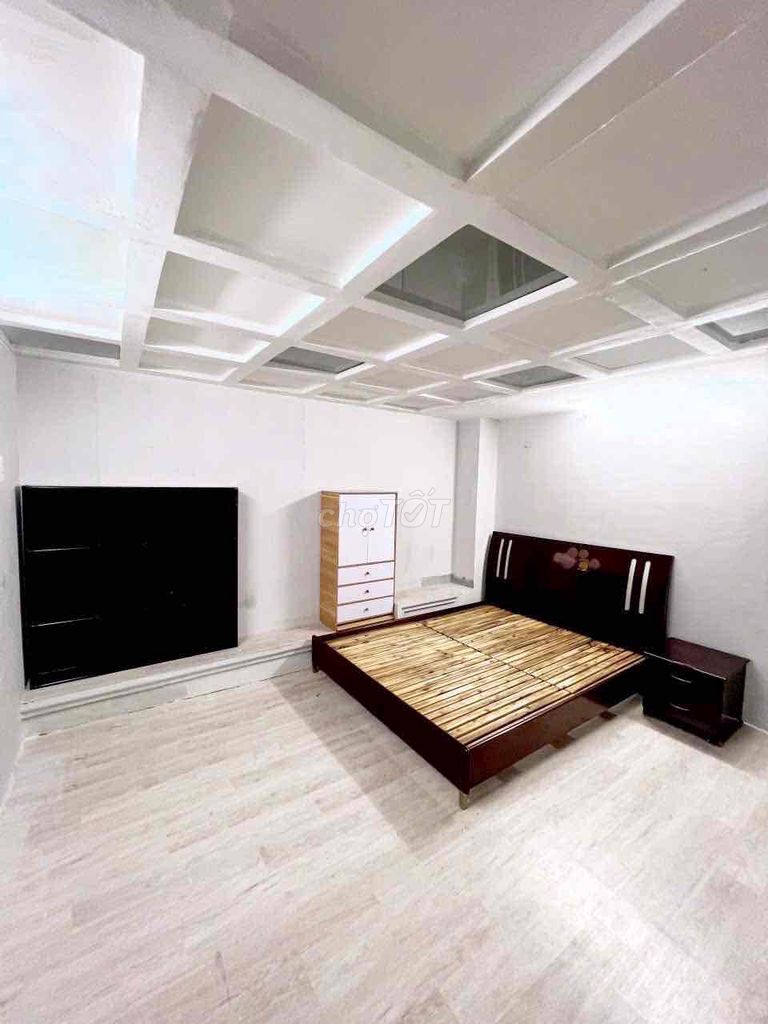 The living room is right in front of Quốc lộ 13.