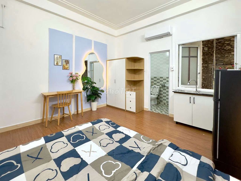 Studio Full Free Window Contents