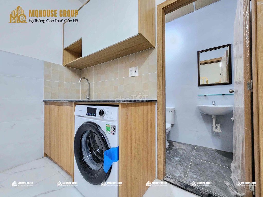 New construction, private washing machine, near the business school, only 100 percent.