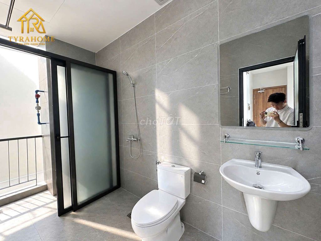 Open the apartment full of luxry near the two embess, Tân Định debt