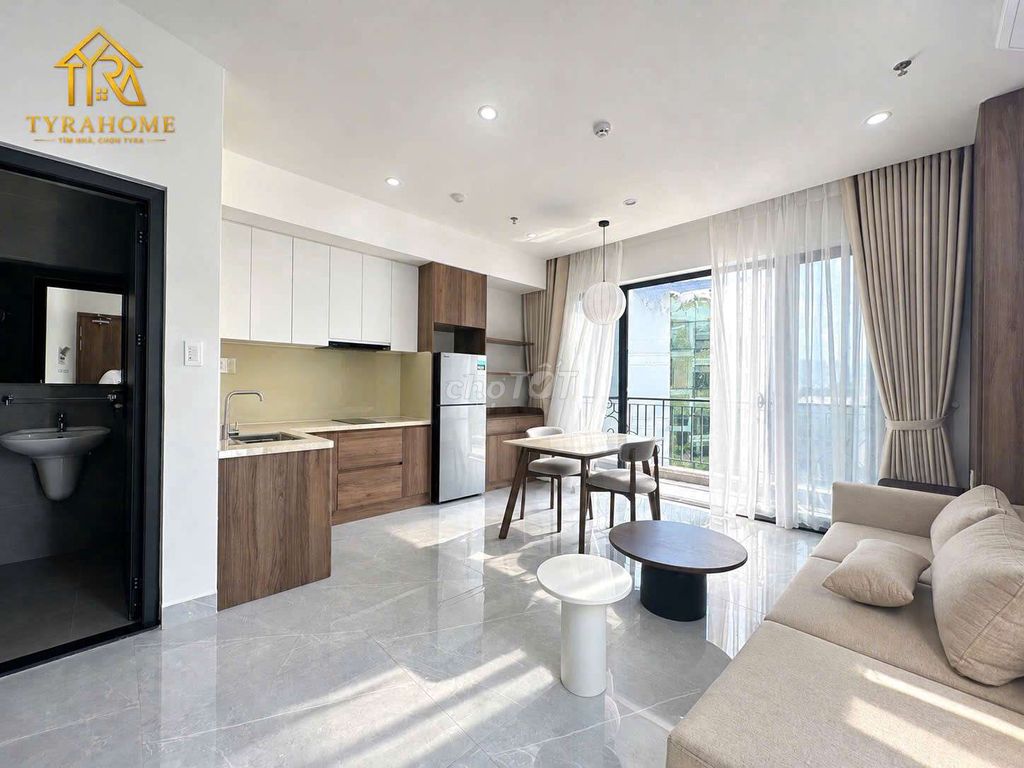 Open the apartment full of luxry near the two embess, Tân Định debt