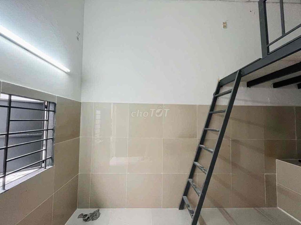 Rent us a high-security grounder. Near kcx ufm, New America's Market. By the way of District 4