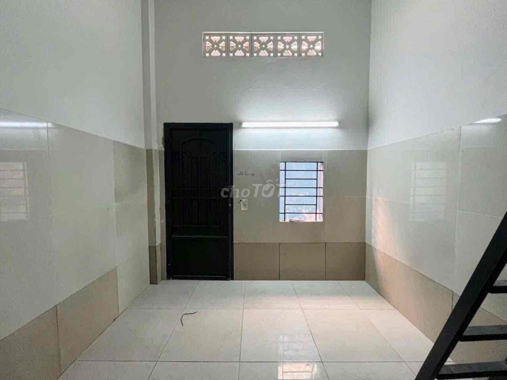 Rent us a high-security grounder. Near kcx ufm, New America's Market. By the way of District 4