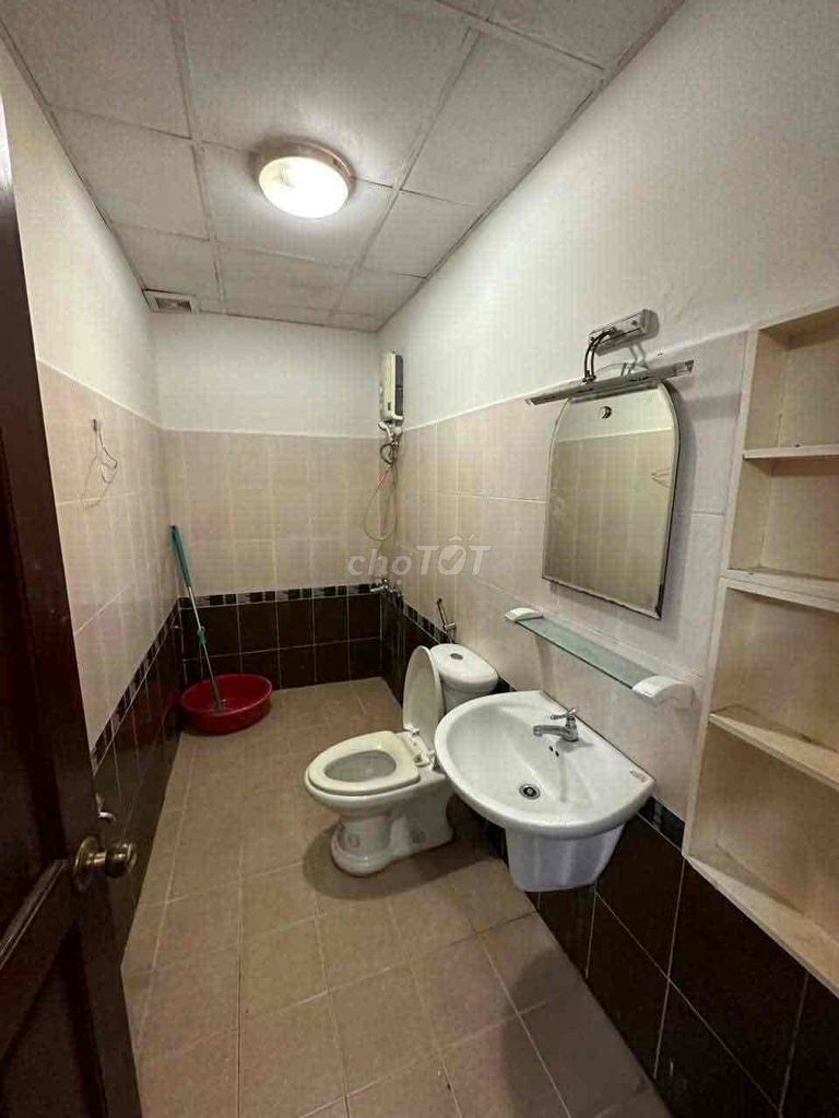 Two bedrooms, two bathrooms, 82 meters full of furniture.
