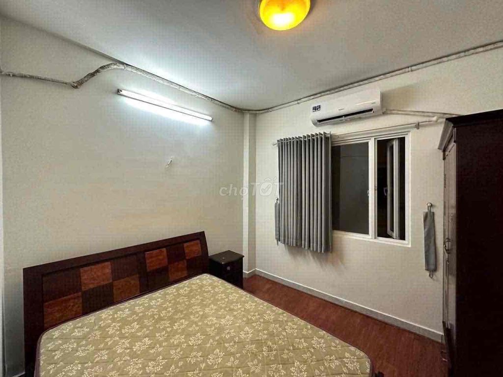 Two bedrooms, two bathrooms, 82 meters full of furniture.
