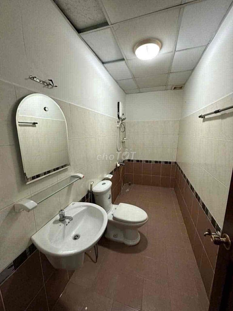 Two bedrooms, two bathrooms, 82 meters full of furniture.
