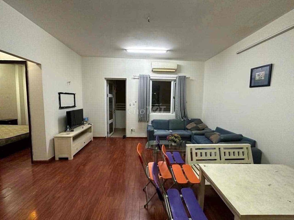 Two bedrooms, two bathrooms, 82 meters full of furniture.