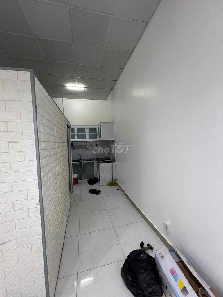 Get me the ground. Tân Hương D.C. A bedroom. A bathroom.