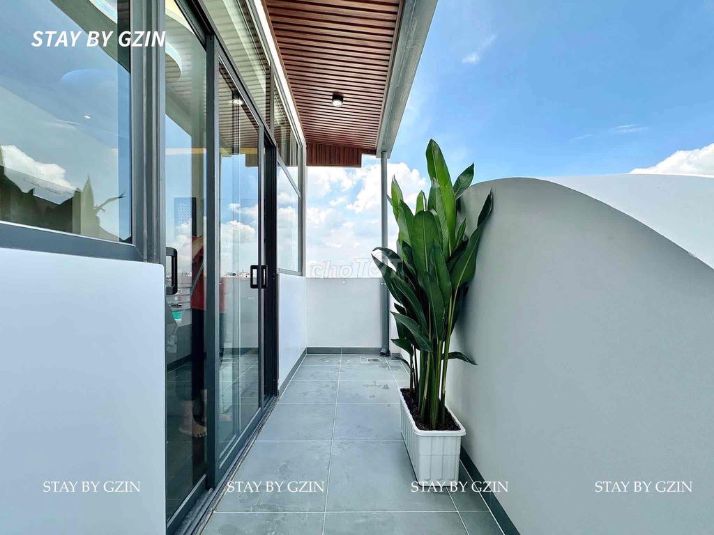 mini apartment right at the Phú Nhuận stop near the center - full comfort