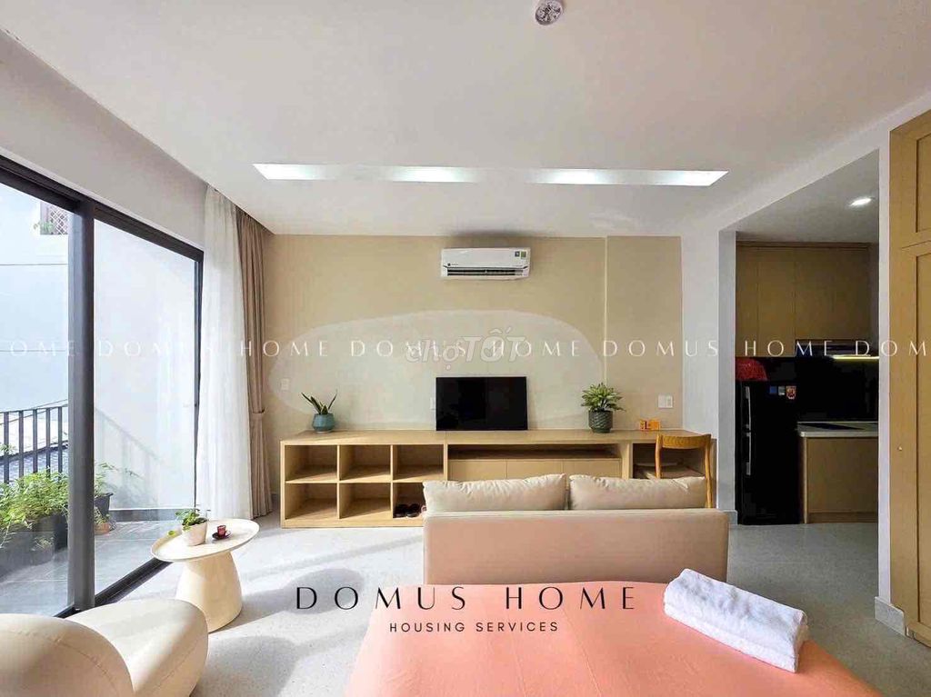 The good apartment is Hoàng Văn Thụ_full of furniture spinning around your father.