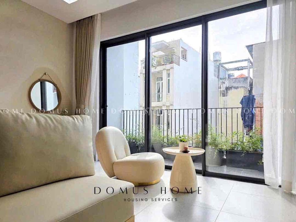 The good apartment is Hoàng Văn Thụ_full of furniture spinning around your father.