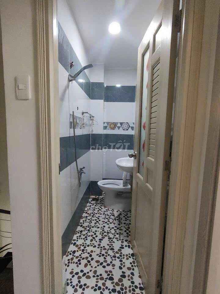 Rent a Nguyên Hồng.