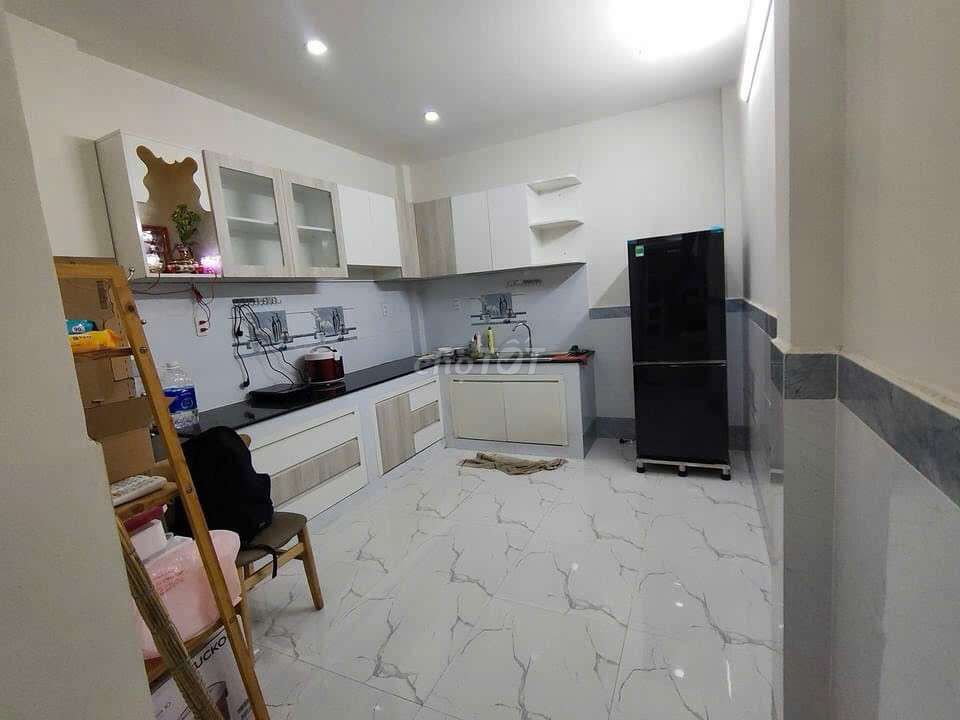 Rent a Nguyên Hồng.