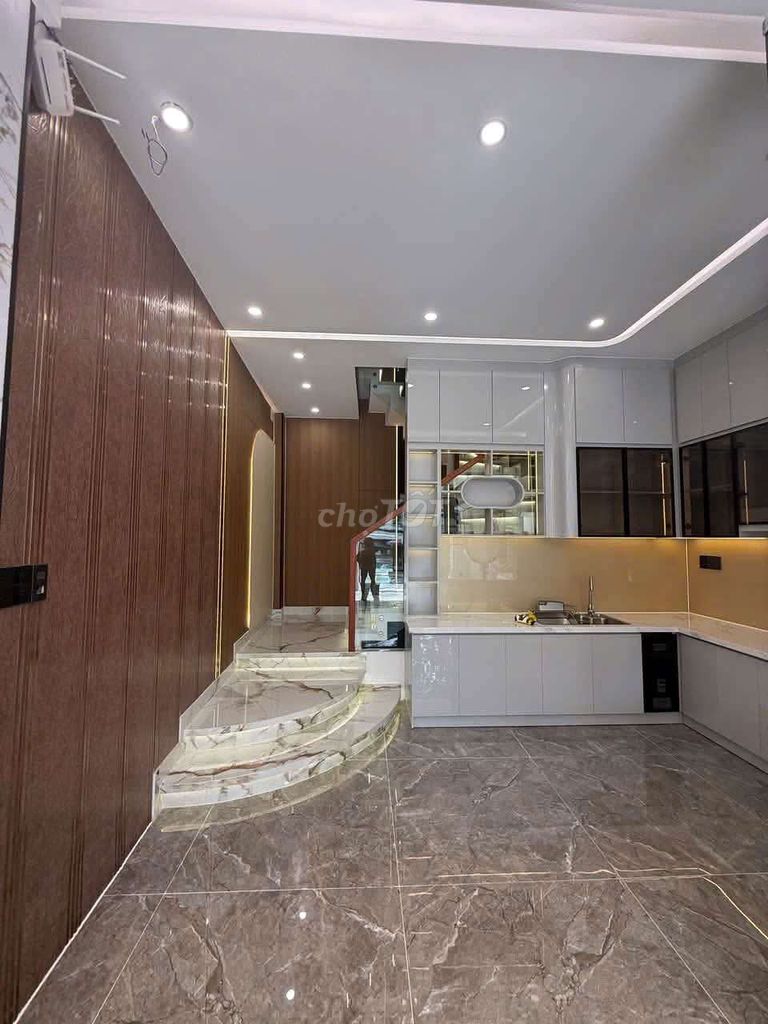 To rent a new house, build a Lê Văn Thọ.