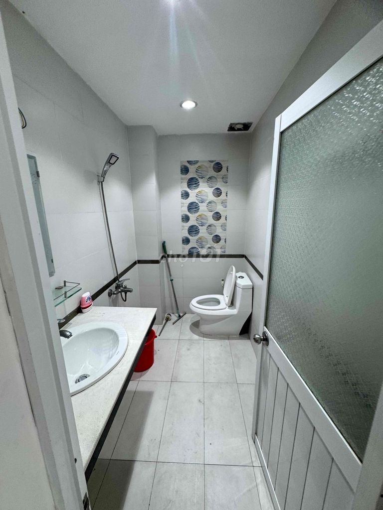 The Số 6 Lavette - 4 meters x 15 meters - 1 floor - 2 bedroom - 2 cheap toilets