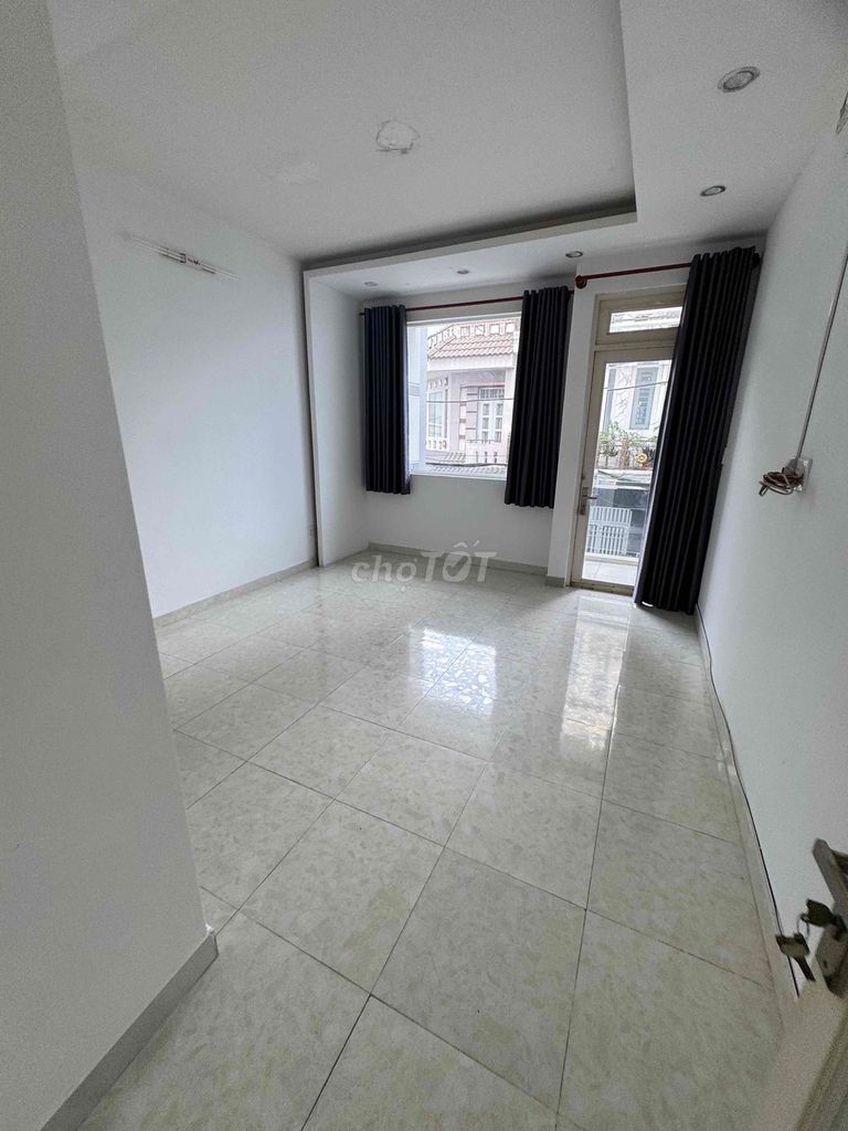 The Số 6 Lavette - 4 meters x 15 meters - 1 floor - 2 bedroom - 2 cheap toilets