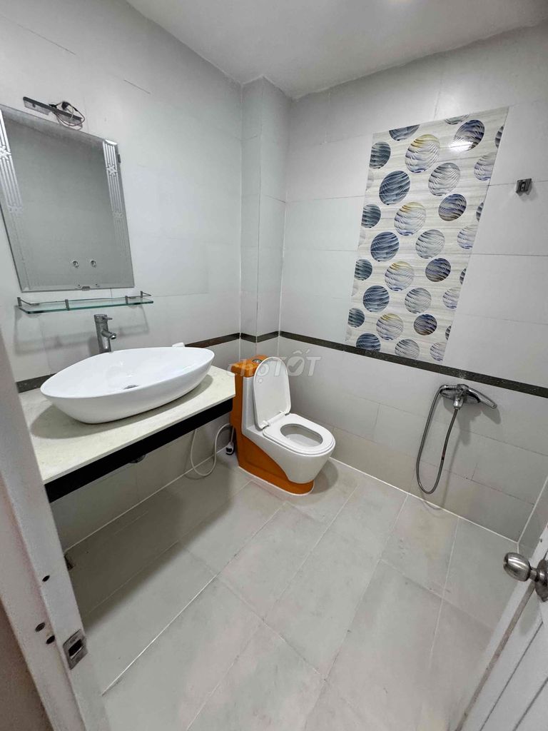 The Số 6 Lavette - 4 meters x 15 meters - 1 floor - 2 bedroom - 2 cheap toilets