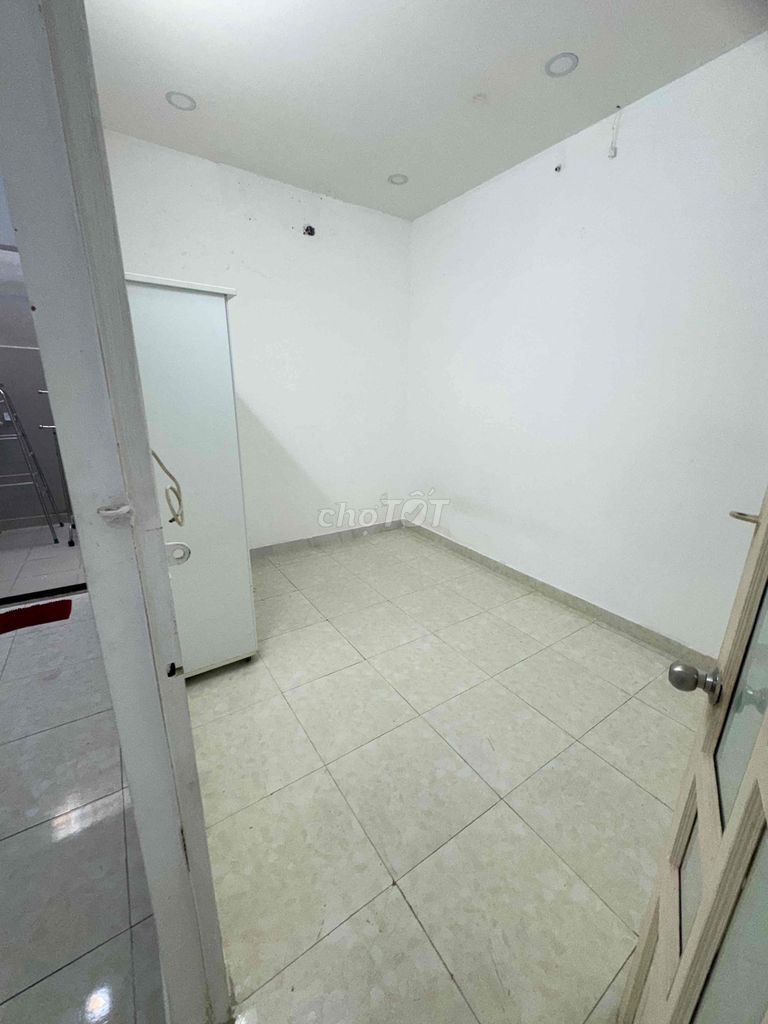 The Số 6 Lavette - 4 meters x 15 meters - 1 floor - 2 bedroom - 2 cheap toilets