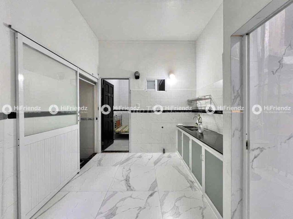 Rent a room with a guard and a wide new house.