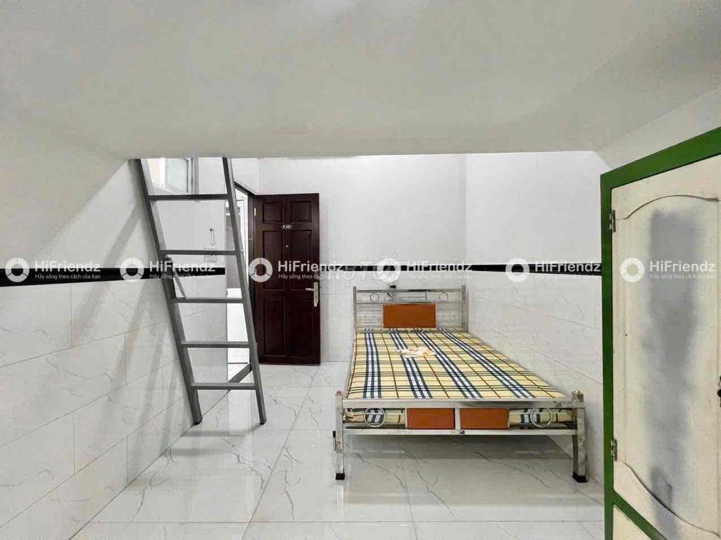 Rent a room with a guard and a wide new house.