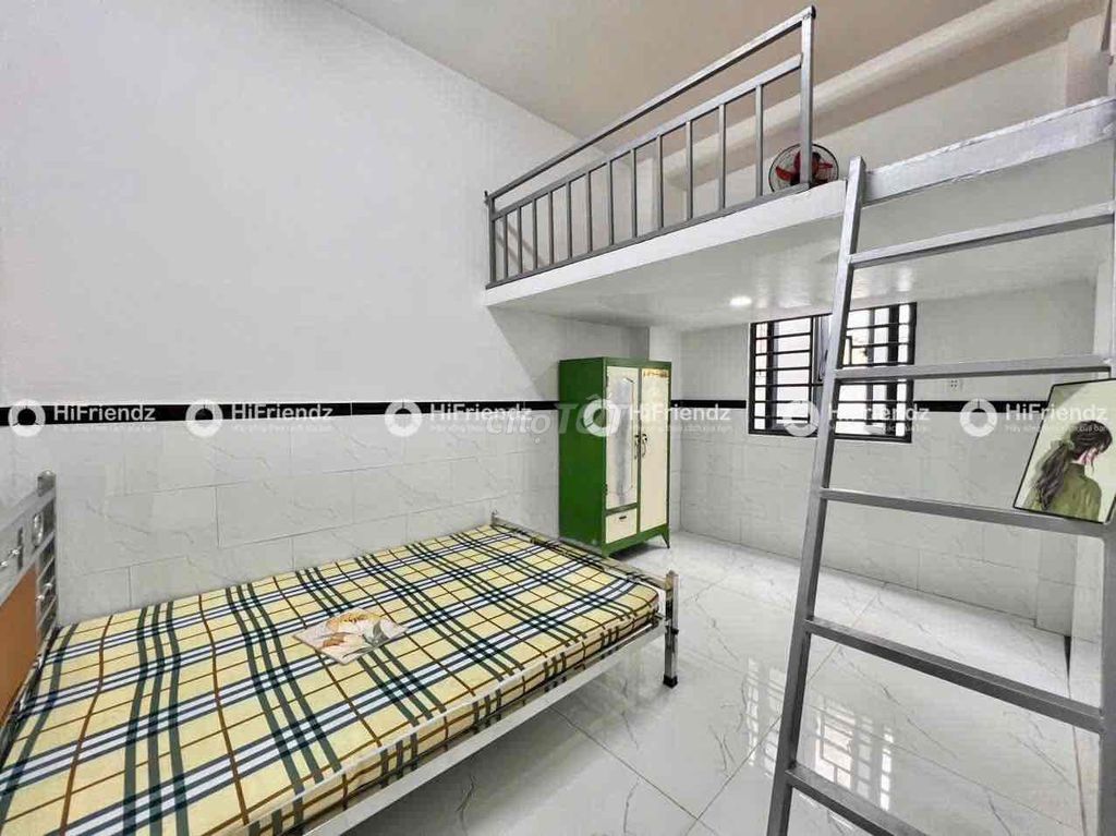 Rent a room with a guard and a wide new house.