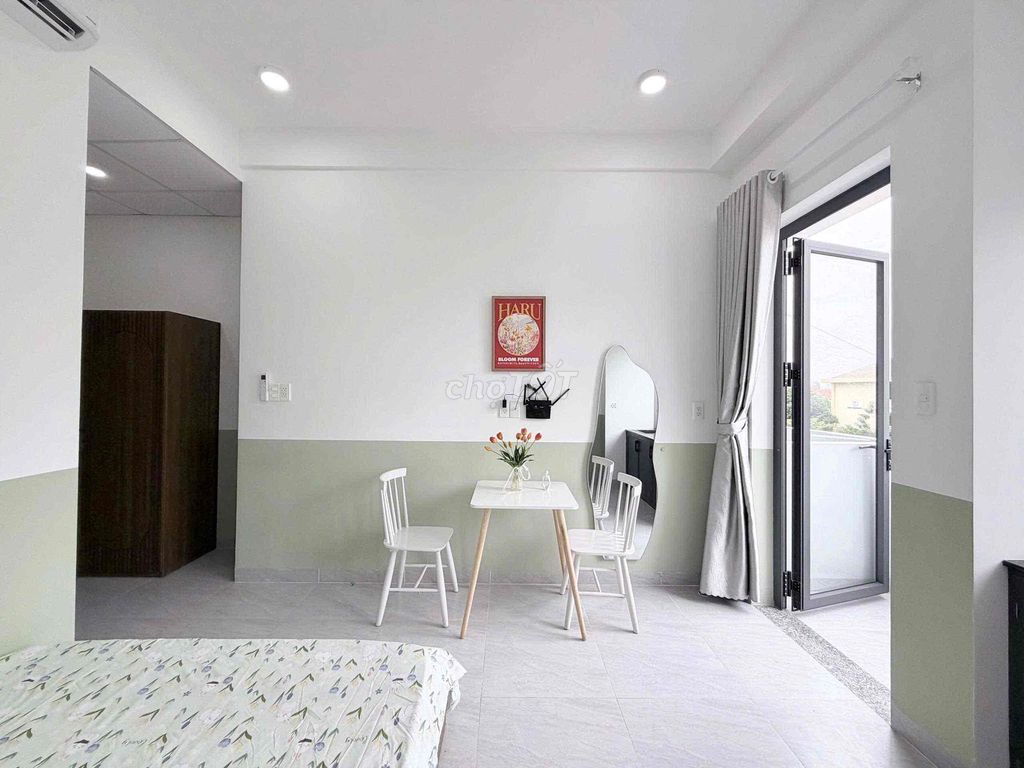 Studio Full Buildings with a balcony at Cống Quỳnh, District 1.